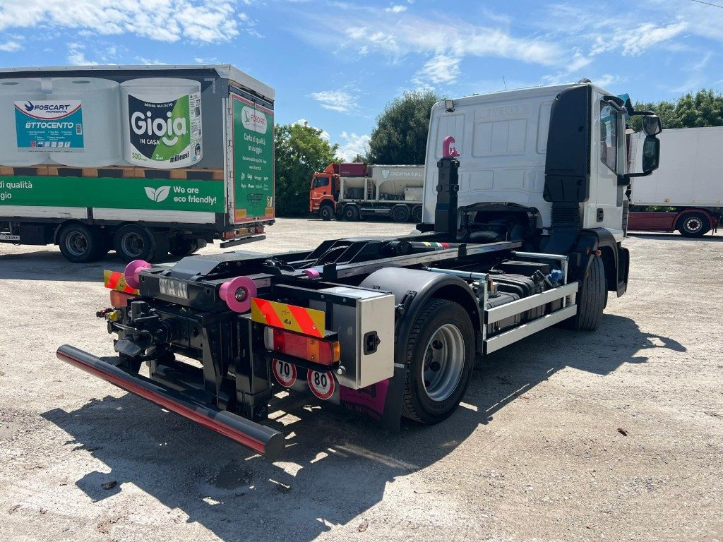 IVECO EUROCARGO 120E28 CON SCARRABILE NUOVO - Hook lift truck: picture 5 IVECO EUROCARGO 120E28 CON SCARRABILE NUOVO - Hook lift truck: picture 5