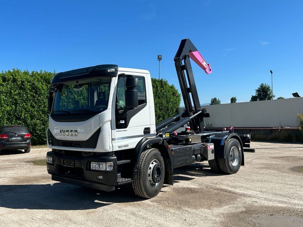 IVECO EUROCARGO 180E32K NUOVO SCARRABILE - Hook lift truck: picture 1 IVECO EUROCARGO 180E32K NUOVO SCARRABILE - Hook lift truck: picture 1