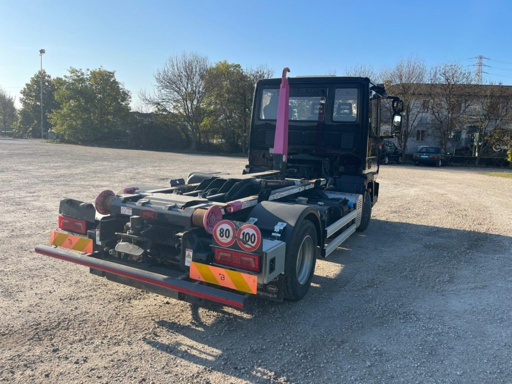 Hook lift truck IVECO EUROCARGO 75E18 CON SCARRABILE NUOVO: picture 6 Hook lift truck IVECO EUROCARGO 75E18 CON SCARRABILE NUOVO: picture 6