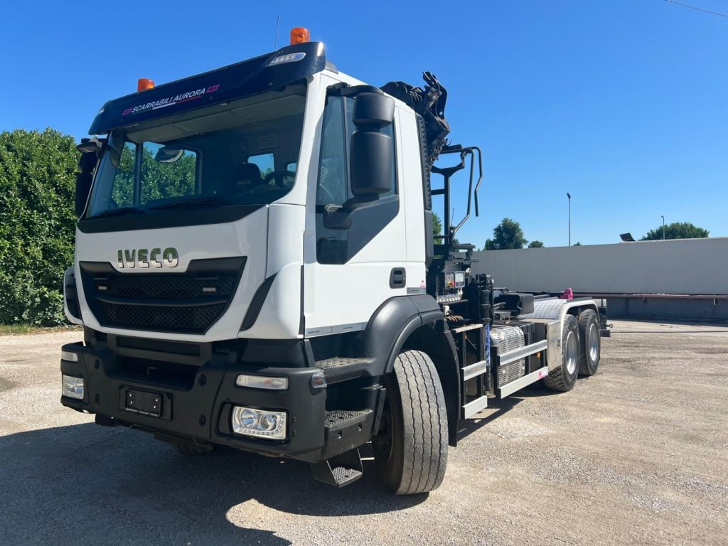 IVECO TRAKKER 410 SCARRABILE - Hook lift truck: picture 2 IVECO TRAKKER 410 SCARRABILE - Hook lift truck: picture 2