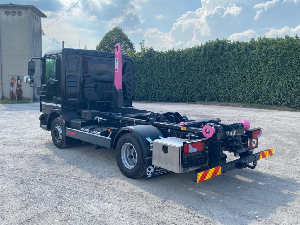 MAN TGL 12.220 CON SCARRABILE NUOVO - Hook lift truck: picture 5 MAN TGL 12.220 CON SCARRABILE NUOVO - Hook lift truck: picture 5