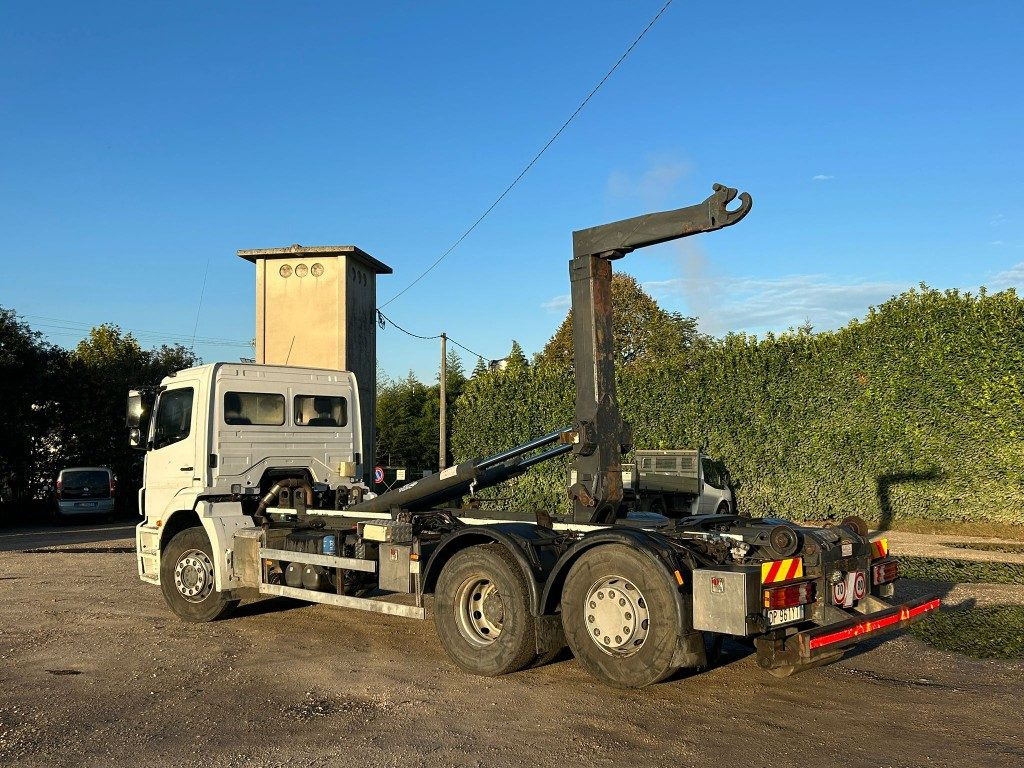 MERCEDES-BENZ MERCEDES 2533 SCARRABILE - Hook lift truck: picture 4 MERCEDES-BENZ MERCEDES 2533 SCARRABILE - Hook lift truck: picture 4