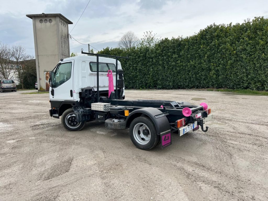 MITSUBISHI CANTER 3.0 SCARRABILE - Hook lift truck: picture 4 MITSUBISHI CANTER 3.0 SCARRABILE - Hook lift truck: picture 4