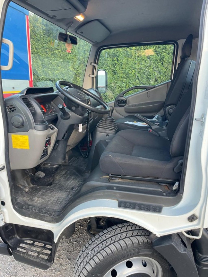 NISSAN NT400 SCARRABILE PATENTE B - Hook lift truck: picture 4 NISSAN NT400 SCARRABILE PATENTE B - Hook lift truck: picture 4