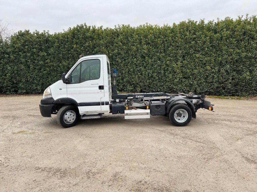 RENAULT MASCOTT SCARRABILE - Hook lift truck: picture 1 RENAULT MASCOTT SCARRABILE - Hook lift truck: picture 1