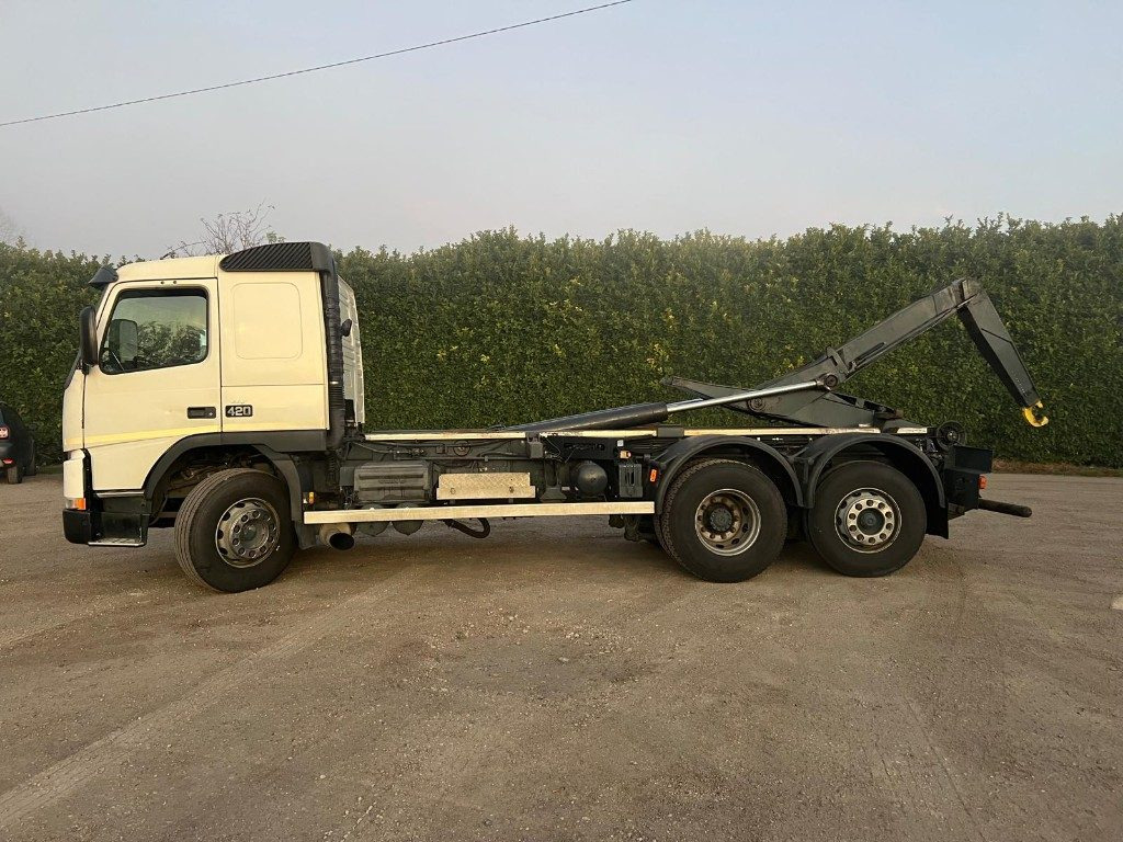 VOLVO FM12 420 SCARRABILE 6X2 - Hook lift truck: picture 4 VOLVO FM12 420 SCARRABILE 6X2 - Hook lift truck: picture 4