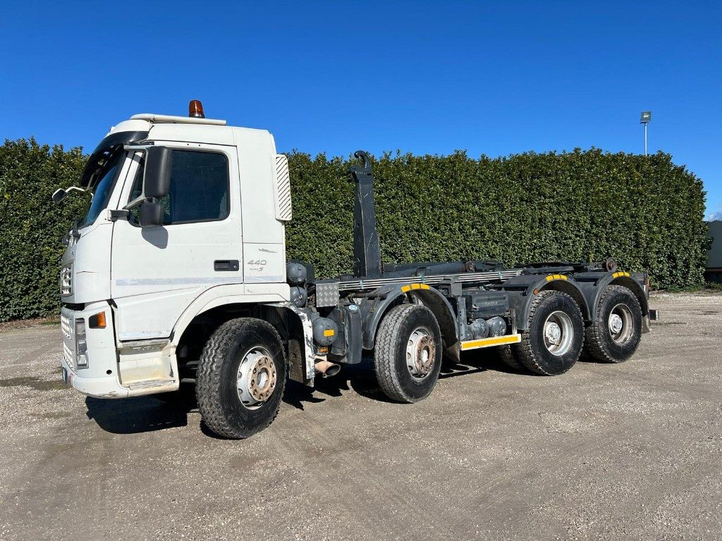 VOLVO FM440 SCARRABILE - Hook lift truck: picture 2 VOLVO FM440 SCARRABILE - Hook lift truck: picture 2