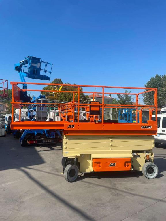 JLG 3246ES - Scissor lift: picture 1 JLG 3246ES - Scissor lift: picture 1