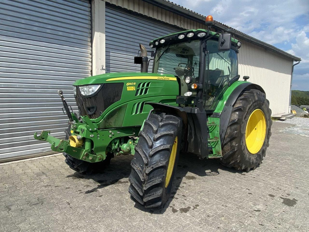John Deere 6140R - Farm tractor: picture 2 John Deere 6140R - Farm tractor: picture 2