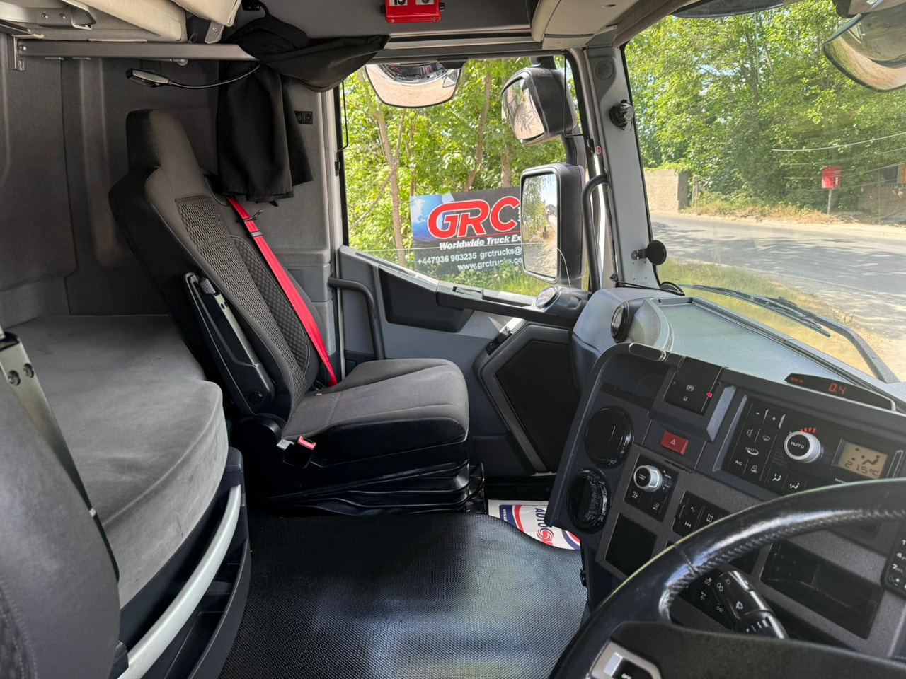 Tractor unit Renault T Range 460 DXI RHD: picture 24