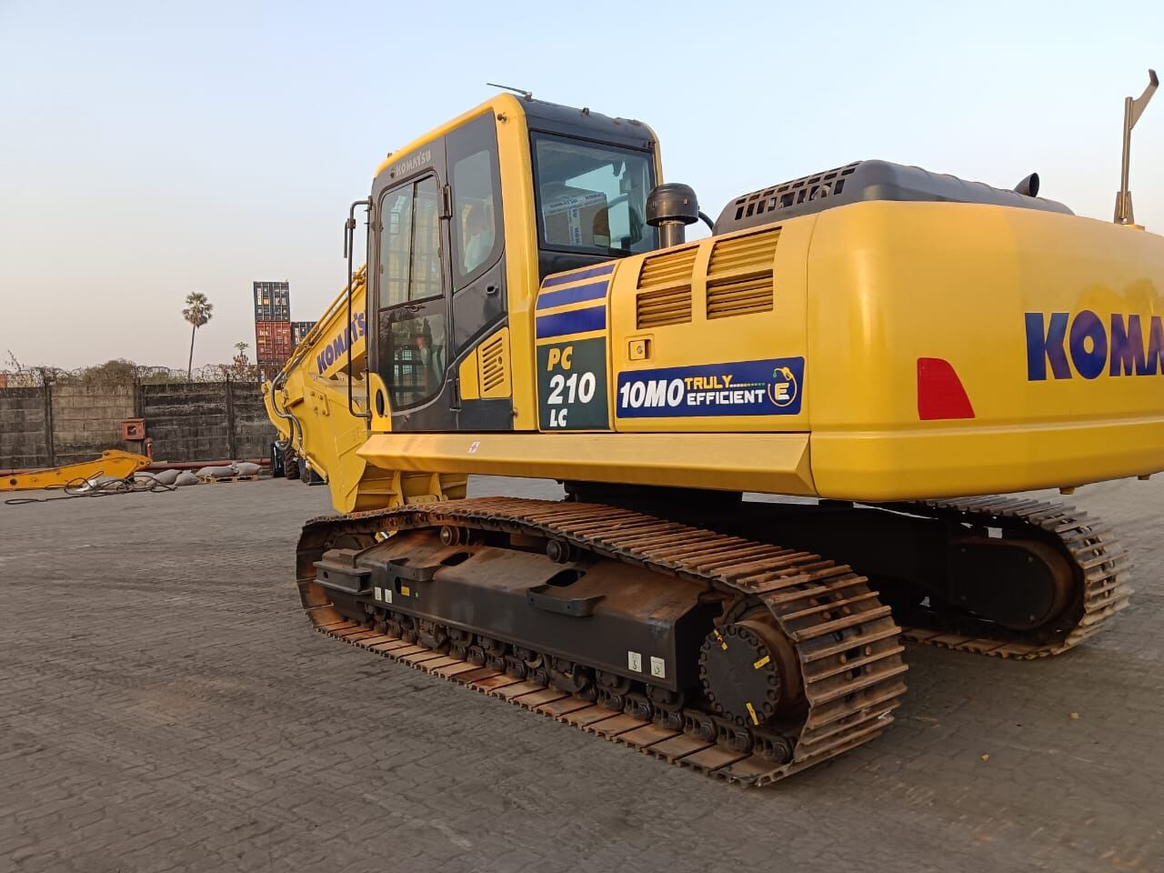 New Komatsu PC210 tracked excavator - Crawler excavator: picture 1 New Komatsu PC210 tracked excavator - Crawler excavator: picture 1