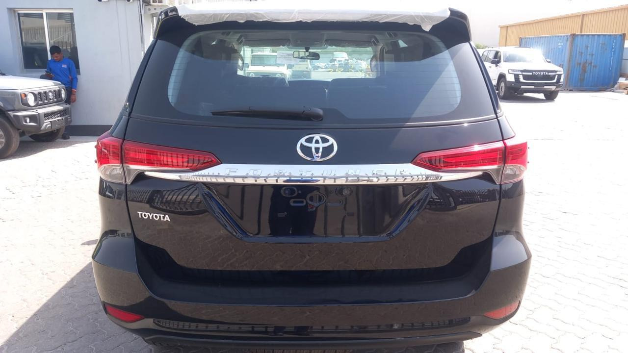 TOYOTA 2.4L SR5 Comfort 4WD - Car: picture 2 TOYOTA 2.4L SR5 Comfort 4WD - Car: picture 2