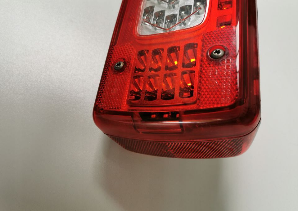 LAMPA TYL VOLVO FMX FM LED RH. ORYGINAŁ - Tail light for Truck: picture 2 LAMPA TYL VOLVO FMX FM LED RH. ORYGINAŁ - Tail light for Truck: picture 2