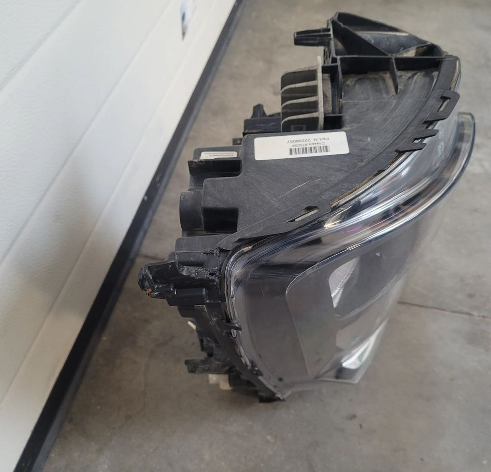 LAMPA VOLVO FMX RH ORYGINAŁ 22239057 CHWALIM116 - Lights/ Lighting for Truck: picture 3 LAMPA VOLVO FMX RH ORYGINAŁ 22239057 CHWALIM116 - Lights/ Lighting for Truck: picture 3