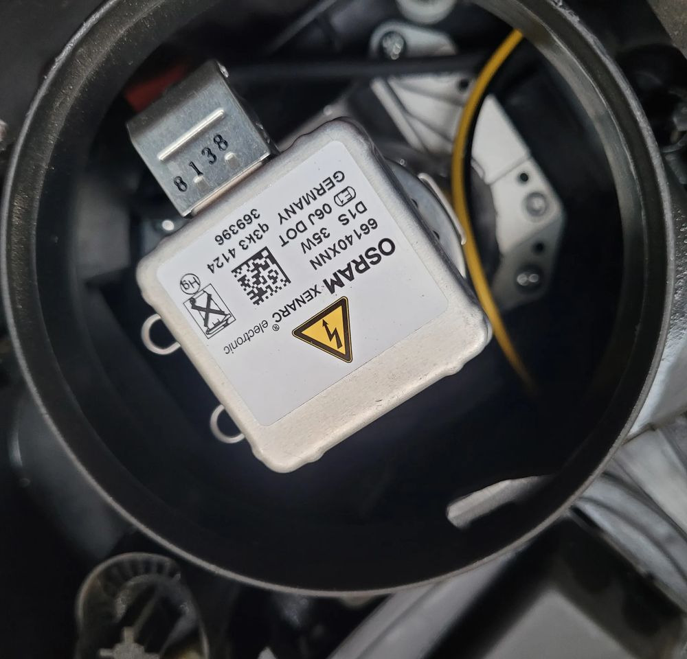 LAMPA XENON RENAULT RANGE T PRAWA LEWA - Lights/ Lighting for Truck: picture 5 LAMPA XENON RENAULT RANGE T PRAWA LEWA - Lights/ Lighting for Truck: picture 5