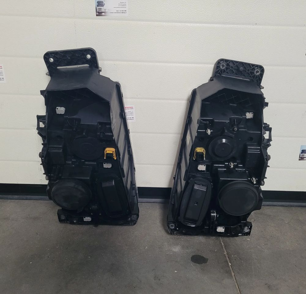 LAMPA XENON RENAULT RANGE T PRAWA LEWA - Lights/ Lighting for Truck: picture 4 LAMPA XENON RENAULT RANGE T PRAWA LEWA - Lights/ Lighting for Truck: picture 4