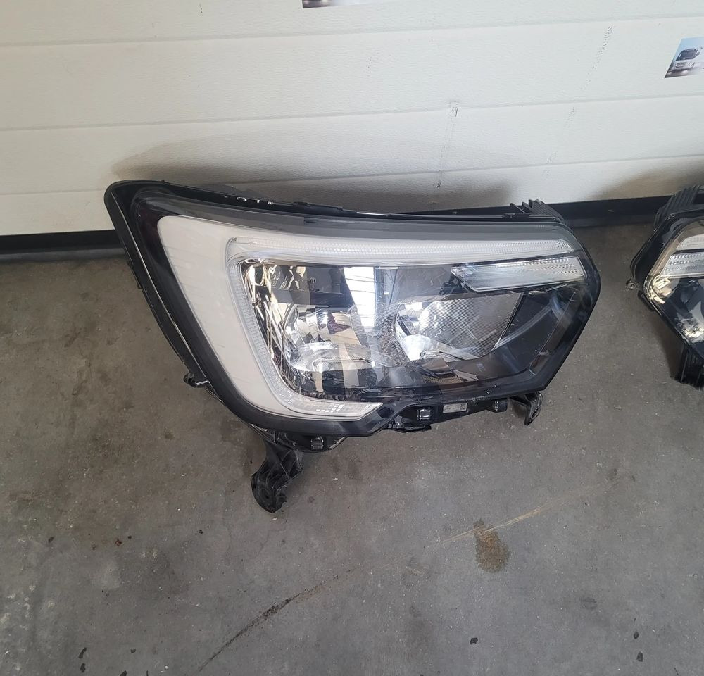 LAMPY RENAULT MASTER 3 ORYGINAŁ CHWALIM116 USZKODZONE - Lights/ Lighting for Commercial vehicle: picture 3 LAMPY RENAULT MASTER 3 ORYGINAŁ CHWALIM116 USZKODZONE - Lights/ Lighting for Commercial vehicle: picture 3