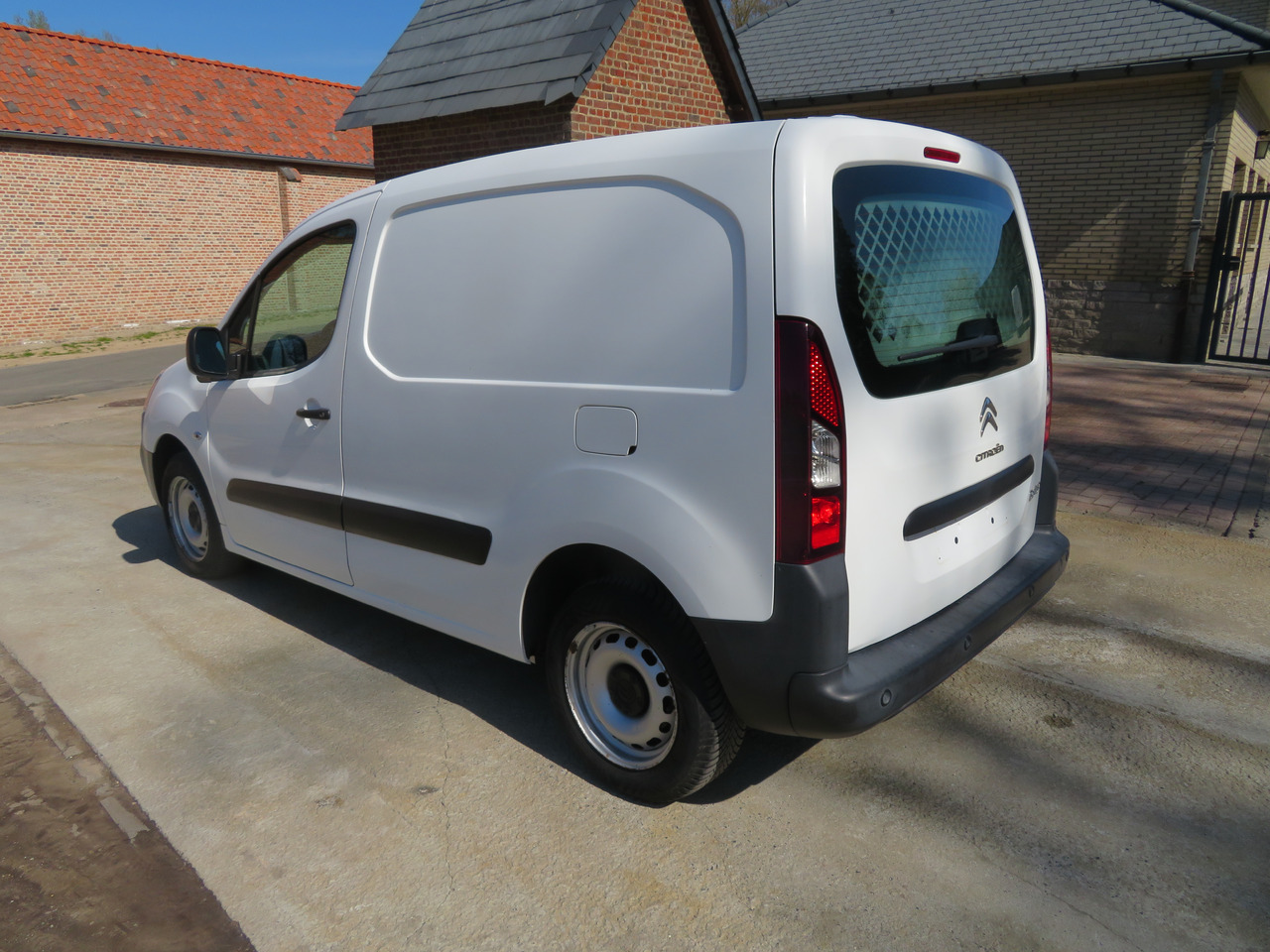CITROËN Berlingo 1.6 BlueHDi CLUB - Panel van: picture 5 CITROËN Berlingo 1.6 BlueHDi CLUB - Panel van: picture 5