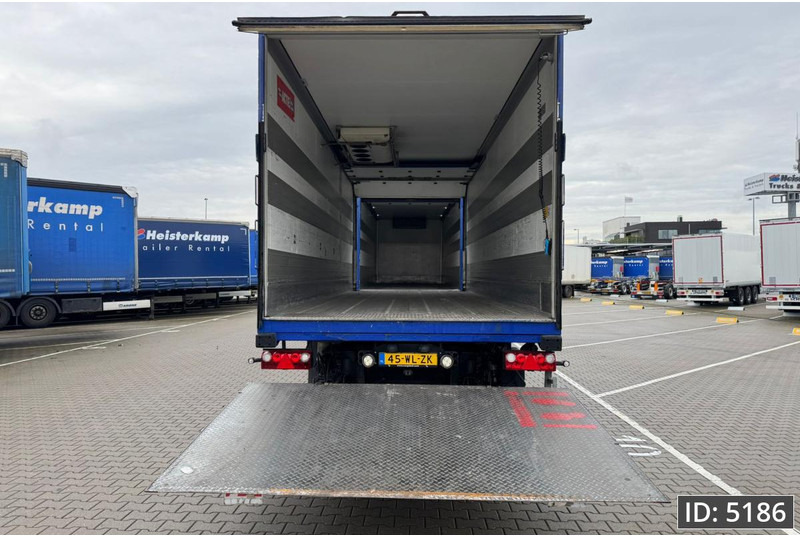 Mercedes-Benz Antos 2736 Day Cab, Euro 6, + Schmitz / Durchladbar / Carrier / 92m3 - Refrigerator truck: picture 5 Mercedes-Benz Antos 2736 Day Cab, Euro 6, + Schmitz / Durchladbar / Carrier / 92m3 - Refrigerator truck: picture 5