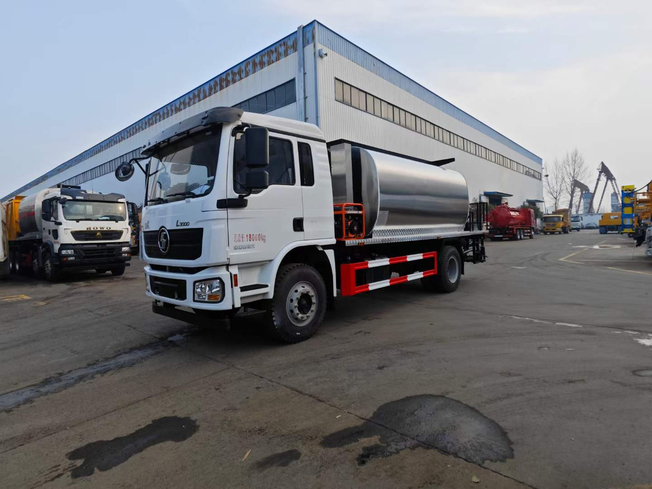 DONGFENG Asphalt Spreader - Asphalt paver: picture 5 DONGFENG Asphalt Spreader - Asphalt paver: picture 5