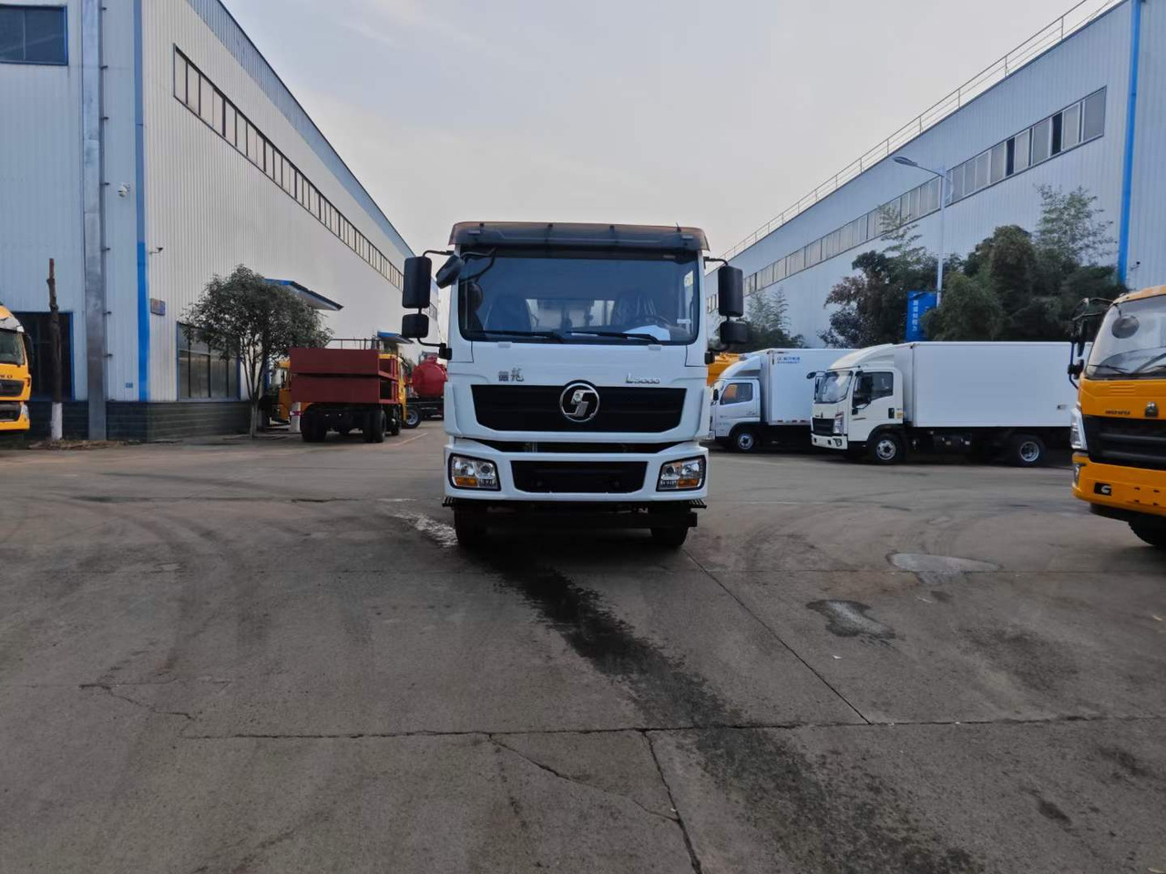 DONGFENG Asphalt Spreader - Asphalt paver: picture 4 DONGFENG Asphalt Spreader - Asphalt paver: picture 4