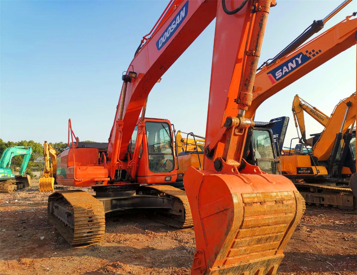 DOOSAN Crawler Excavator DH225 Click Here for Discount - Crawler excavator: picture 1 DOOSAN Crawler Excavator DH225 Click Here for Discount - Crawler excavator: picture 1