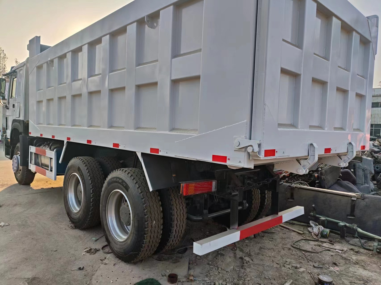 HOWO 375Dump Truck Right-Hand Drive - Tipper: picture 5 HOWO 375Dump Truck Right-Hand Drive - Tipper: picture 5