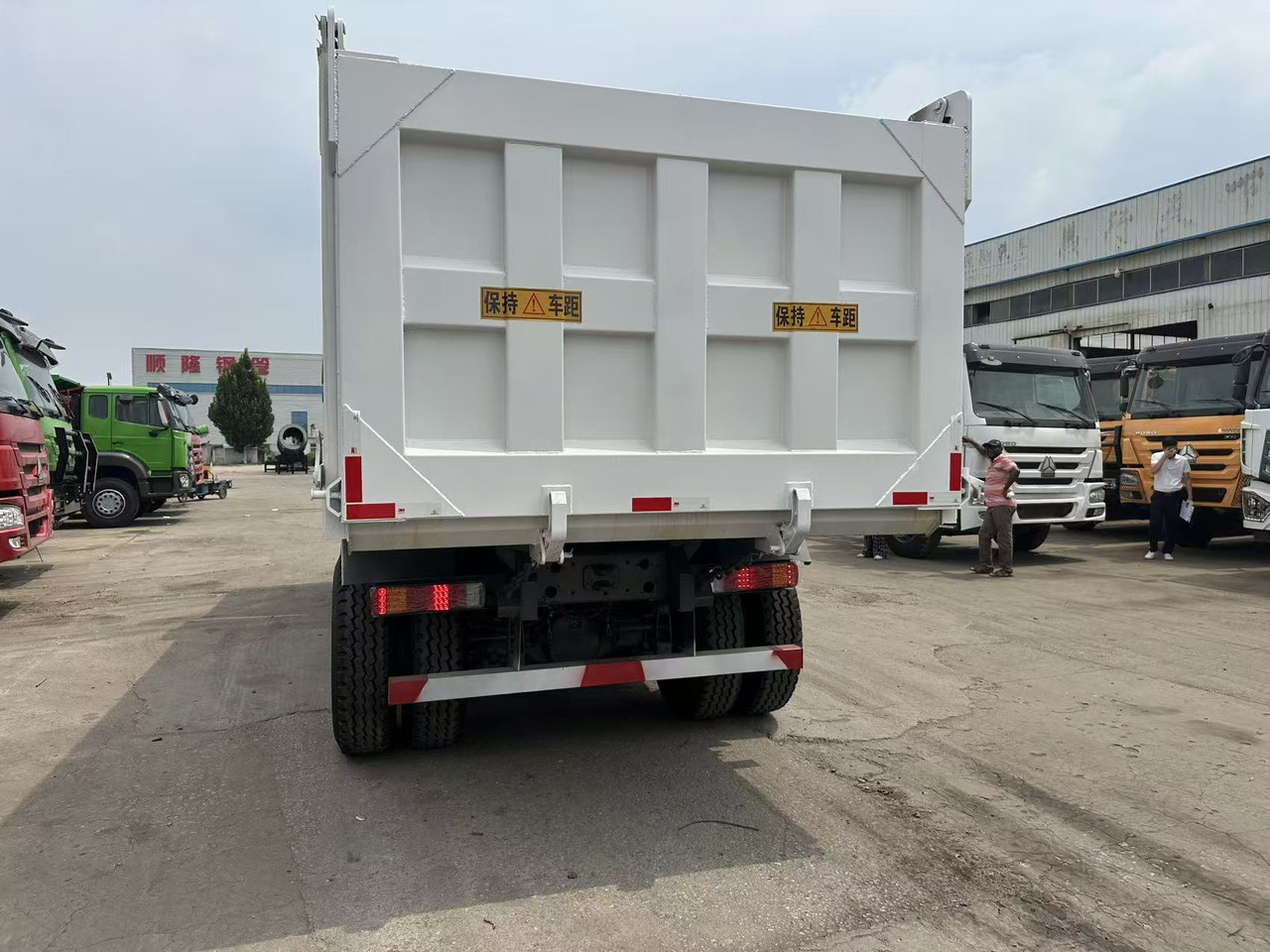 HOWO Howo Dump truck 6✖4 White - Tipper: picture 5 HOWO Howo Dump truck 6✖4 White - Tipper: picture 5