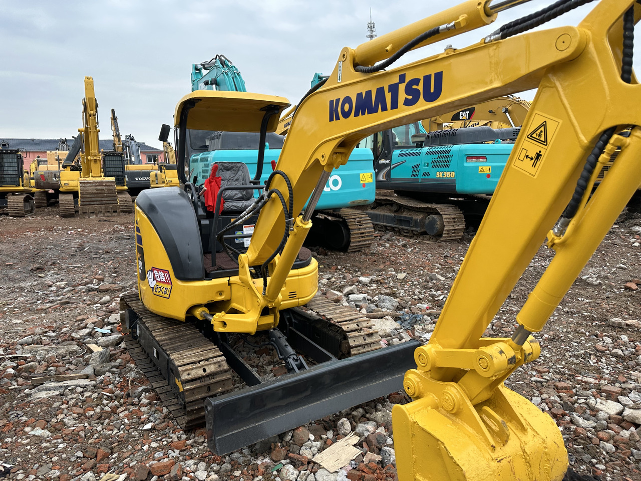 KOMATSU Mini Excavator PC30 Powerful and Efficient Yanmar Engine - Mini excavator: picture 4 KOMATSU Mini Excavator PC30 Powerful and Efficient Yanmar Engine - Mini excavator: picture 4
