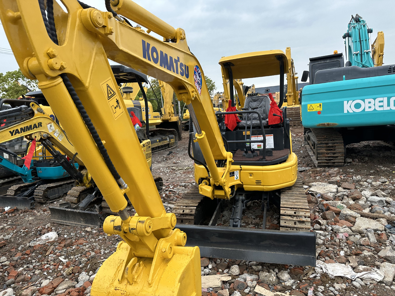 KOMATSU Mini Excavator PC30 Powerful and Efficient Yanmar Engine - Mini excavator: picture 5 KOMATSU Mini Excavator PC30 Powerful and Efficient Yanmar Engine - Mini excavator: picture 5