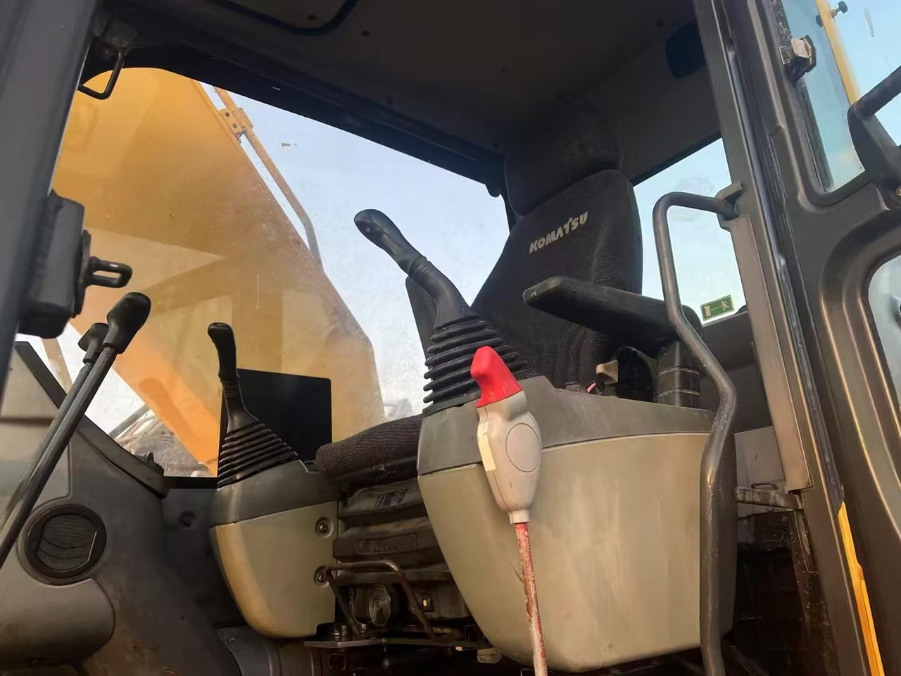 KOMATSU PC200-8 - Crawler excavator: picture 2 KOMATSU PC200-8 - Crawler excavator: picture 2
