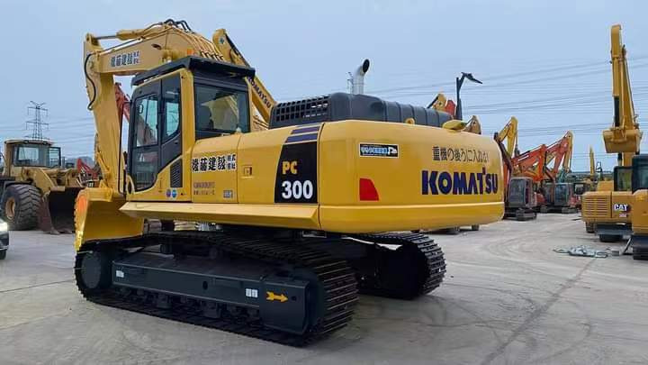 KOMATSU PC300-8 Excavator | Ultra Low Hours 4,200 | One Owner | Full Service History - Crawler excavator: picture 5 KOMATSU PC300-8 Excavator | Ultra Low Hours 4,200 | One Owner | Full Service History - Crawler excavator: picture 5