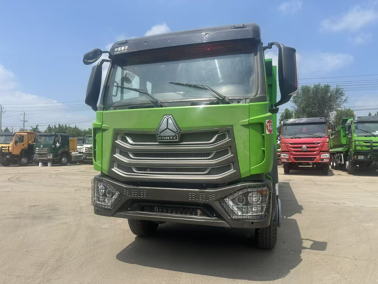 SINOTRUK HOWO 6x4 Dump Truck Click for Discount - Tipper: picture 1 SINOTRUK HOWO 6x4 Dump Truck Click for Discount - Tipper: picture 1
