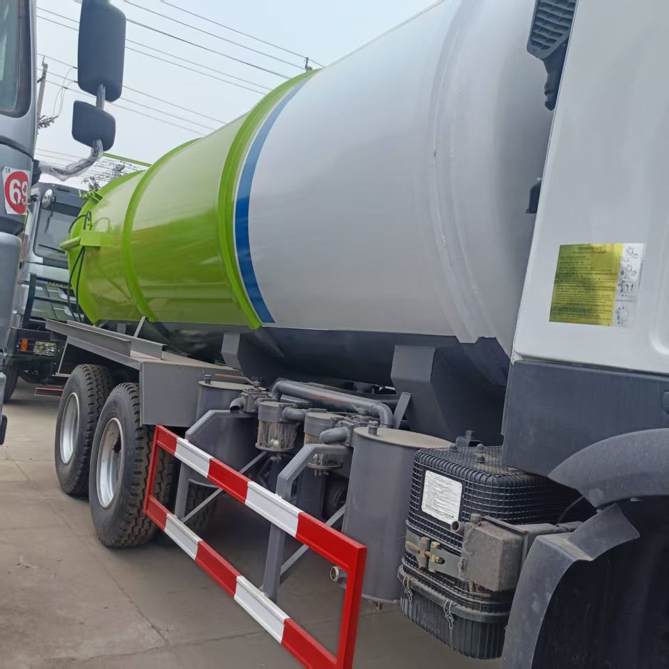 Sinotruk Howo Howo 6x4 Large Vacuum Suction Truck - Vacuum truck: picture 5 Sinotruk Howo Howo 6x4 Large Vacuum Suction Truck - Vacuum truck: picture 5