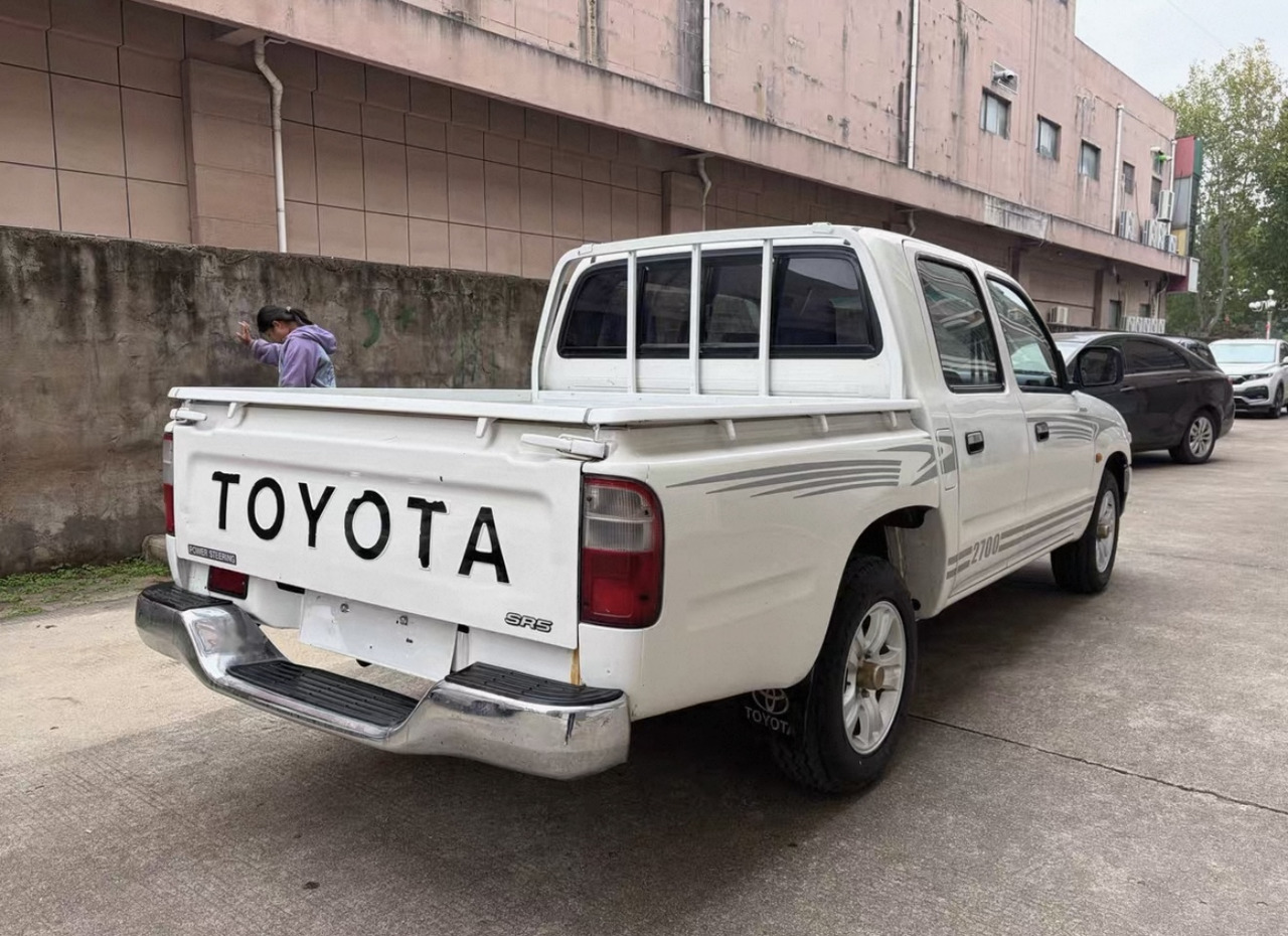 TOYOTA Toyota Hilux Truck Click for Discount - Tipper: picture 5 TOYOTA Toyota Hilux Truck Click for Discount - Tipper: picture 5