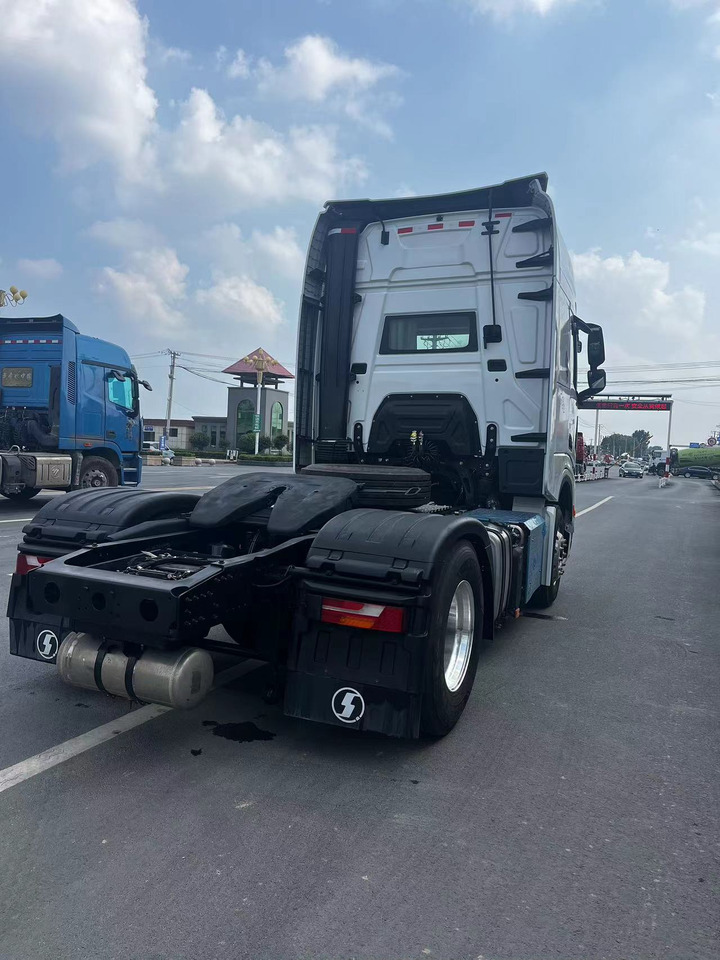 SINOTRUK Delong X6000 Tractor Unit 4X2 Automatic Transmission - Tractor unit: picture 4 SINOTRUK Delong X6000 Tractor Unit 4X2 Automatic Transmission - Tractor unit: picture 4