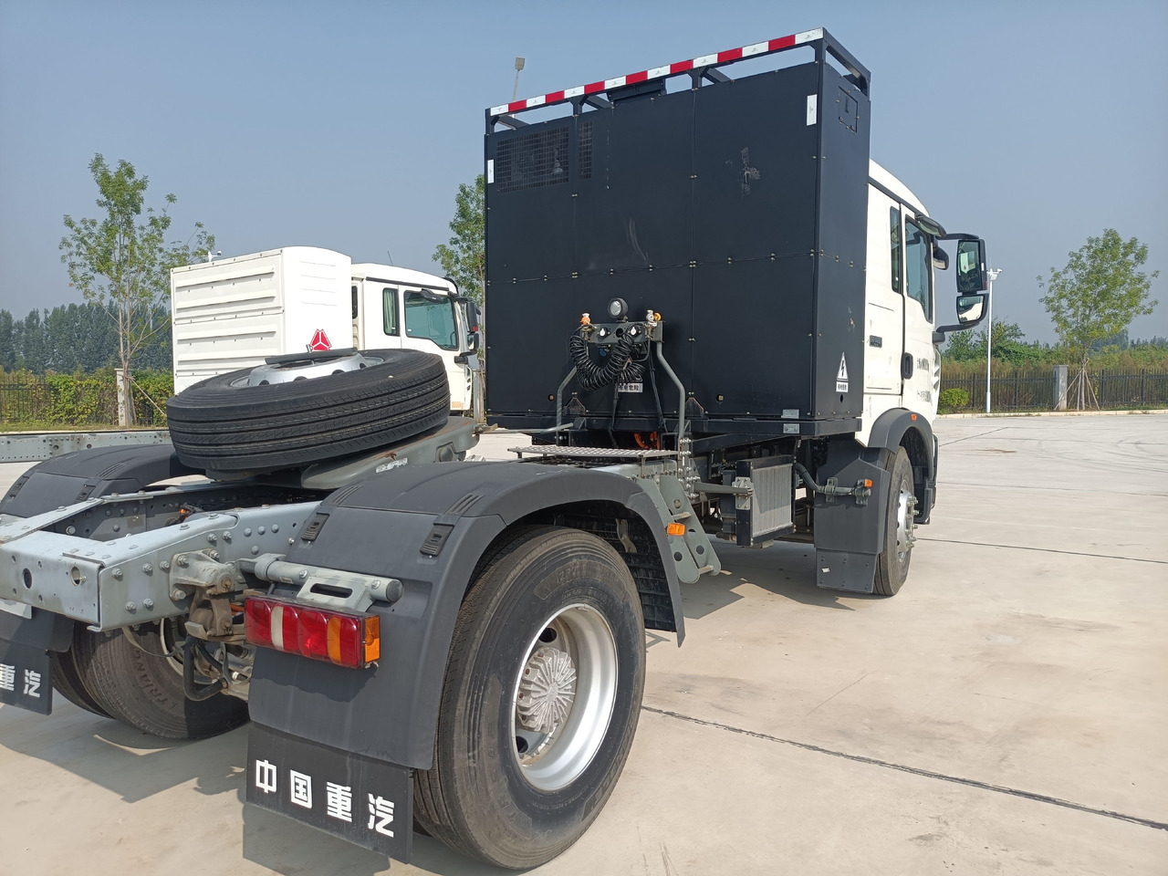 SINOTRUK HOWO TX 4x2 E-Tractor Unit Zero Emission Maximum Profit - Tractor unit: picture 3 SINOTRUK HOWO TX 4x2 E-Tractor Unit Zero Emission Maximum Profit - Tractor unit: picture 3