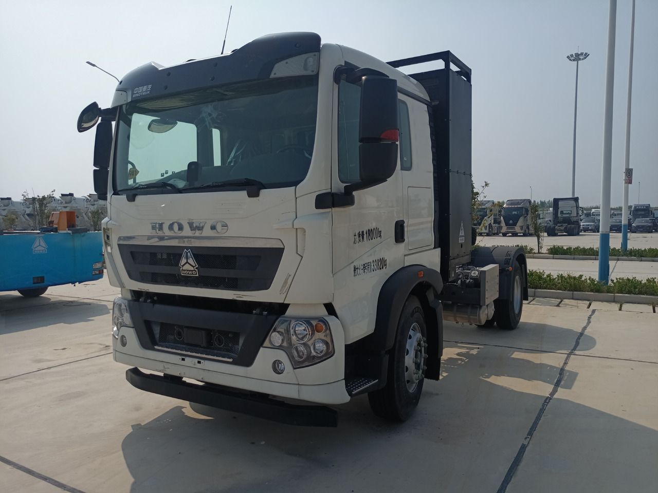 SINOTRUK HOWO TX 4x2 E-Tractor Unit Zero Emission Maximum Profit - Tractor unit: picture 1 SINOTRUK HOWO TX 4x2 E-Tractor Unit Zero Emission Maximum Profit - Tractor unit: picture 1