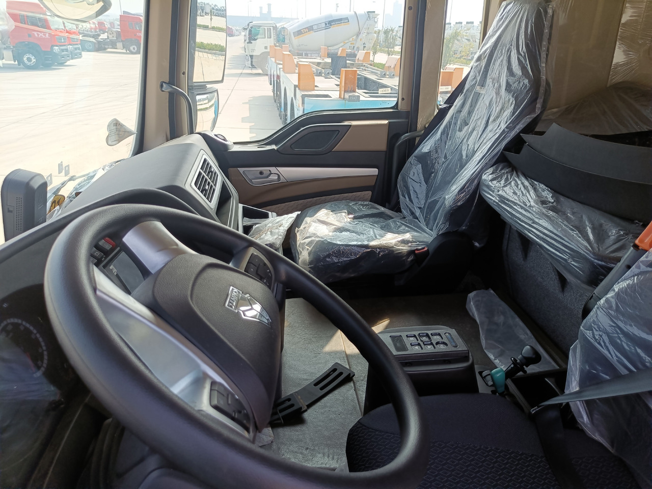 SINOTRUK HOWO TX 4x2 E-Tractor Unit Zero Emission Maximum Profit - Tractor unit: picture 2 SINOTRUK HOWO TX 4x2 E-Tractor Unit Zero Emission Maximum Profit - Tractor unit: picture 2