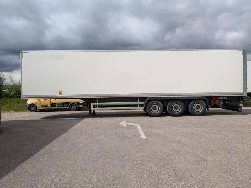 Semi-remorque 3 Essieux 38 TONNES PORTE RELEVANTE PREMIUM - Closed box semi-trailer: picture 4 Semi-remorque 3 Essieux 38 TONNES PORTE RELEVANTE PREMIUM - Closed box semi-trailer: picture 4