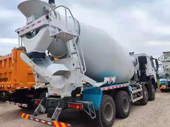 SINOTRUK Concrete Truck for Sale in Mali - Concrete mixer truck: picture 3 SINOTRUK Concrete Truck for Sale in Mali - Concrete mixer truck: picture 3