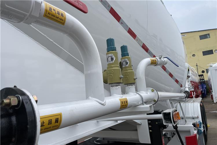 TITAN 3 Axle 30CBM Cement Tanker Trailer with Air Suspension In Saudi Arabia - Tank semi-trailer: picture 4 TITAN 3 Axle 30CBM Cement Tanker Trailer with Air Suspension In Saudi Arabia - Tank semi-trailer: picture 4