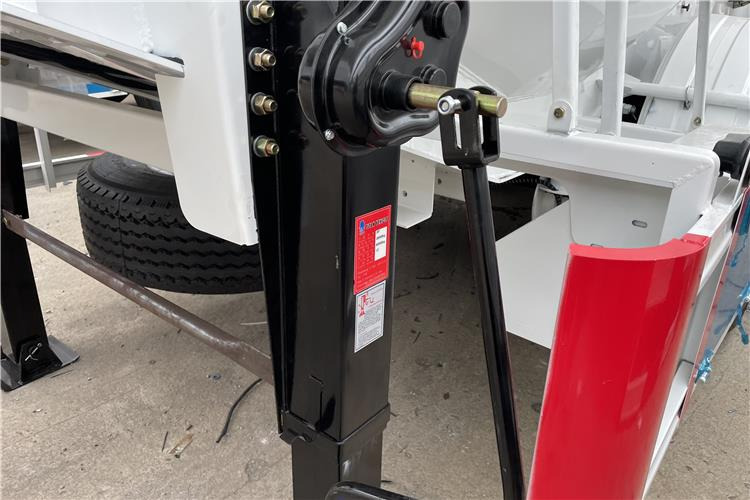 TITAN 3 Axle 30CBM Cement Tanker Trailer with Air Suspension In Saudi Arabia - Tank semi-trailer: picture 5 TITAN 3 Axle 30CBM Cement Tanker Trailer with Air Suspension In Saudi Arabia - Tank semi-trailer: picture 5