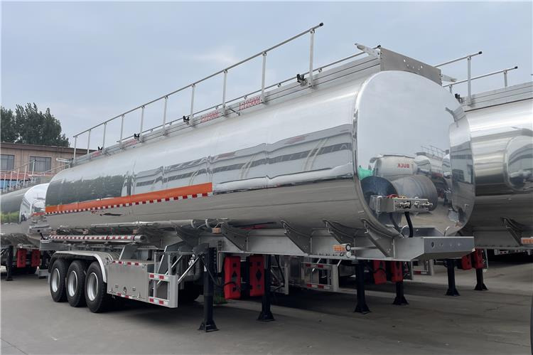 TITAN 3 Axle 45000 L Aluminum Fuel Tanker Trailer for Sale In Zimbabwe - Tank semi-trailer: picture 2 TITAN 3 Axle 45000 L Aluminum Fuel Tanker Trailer for Sale In Zimbabwe - Tank semi-trailer: picture 2