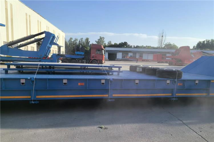 TITAN 4 Line 8 Axle Folding Gooseneck Trailer for Sale In Sudan - Low loader semi-trailer: picture 5 TITAN 4 Line 8 Axle Folding Gooseneck Trailer for Sale In Sudan - Low loader semi-trailer: picture 5