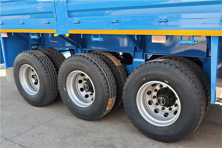 TITAN 60 Ton Fence Cargo Semi Trailer for Sale in Tanzania - Livestock semi-trailer: picture 4 TITAN 60 Ton Fence Cargo Semi Trailer for Sale in Tanzania - Livestock semi-trailer: picture 4