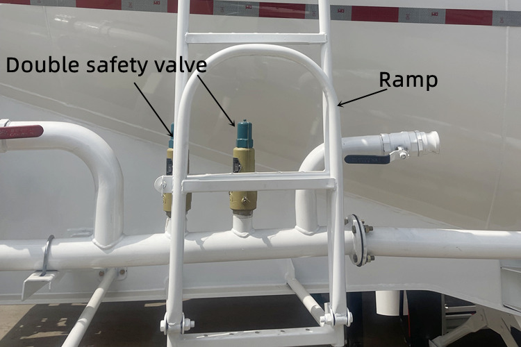 TITAN Powder Tanker for Sale in Nigeria - Tank semi-trailer: picture 4 TITAN Powder Tanker for Sale in Nigeria - Tank semi-trailer: picture 4