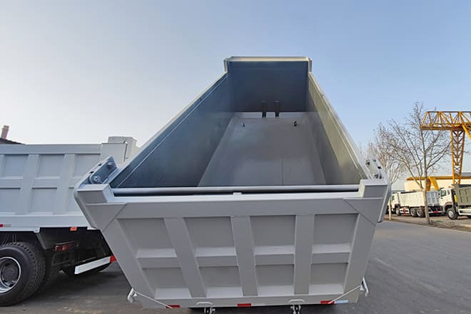TITAN Sinotruk Howo New Dump Truck for Sale in Nigeria - Tipper: picture 3 TITAN Sinotruk Howo New Dump Truck for Sale in Nigeria - Tipper: picture 3