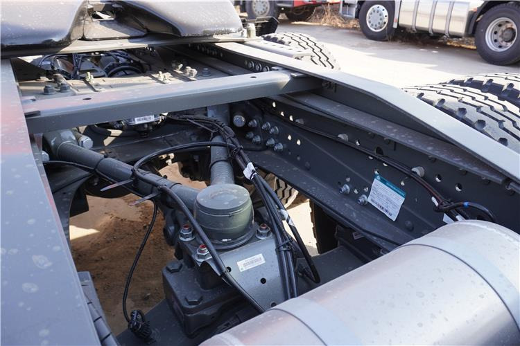 SINOTRUK Howo 371hp 6x4 10 Tires Truck Head for Sale In Jamaica - Tractor unit: picture 3 SINOTRUK Howo 371hp 6x4 10 Tires Truck Head for Sale In Jamaica - Tractor unit: picture 3