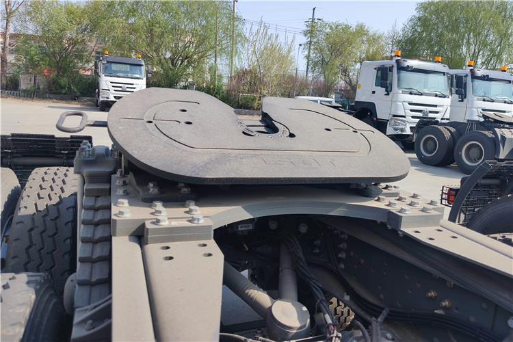 SINOTRUK Howo New Model 430HP Truck Tractor Price In Mauritania - Tractor unit: picture 5 SINOTRUK Howo New Model 430HP Truck Tractor Price In Mauritania - Tractor unit: picture 5